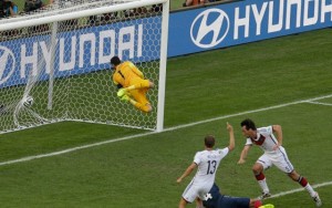 Mats Hummels scores the only goal his team needed to beat France