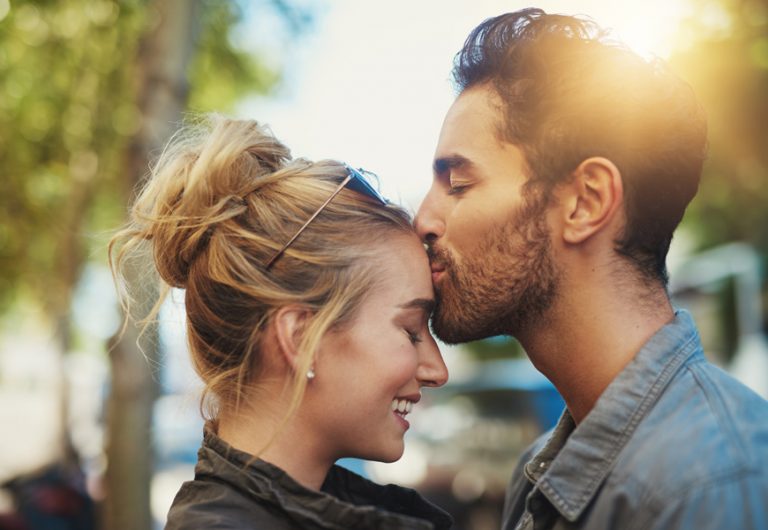 5 Second Date Ideas She'll Never Forget - AmongMen